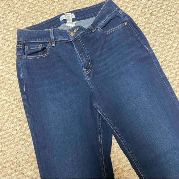 LANE BRYANT CURVY FIT HIGH RISE STRAIGHT JEANS - SIZE 16 - Picture 2 of 7